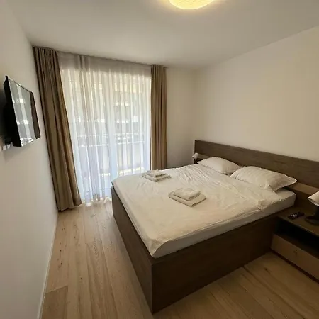 Waves Apartament 4*